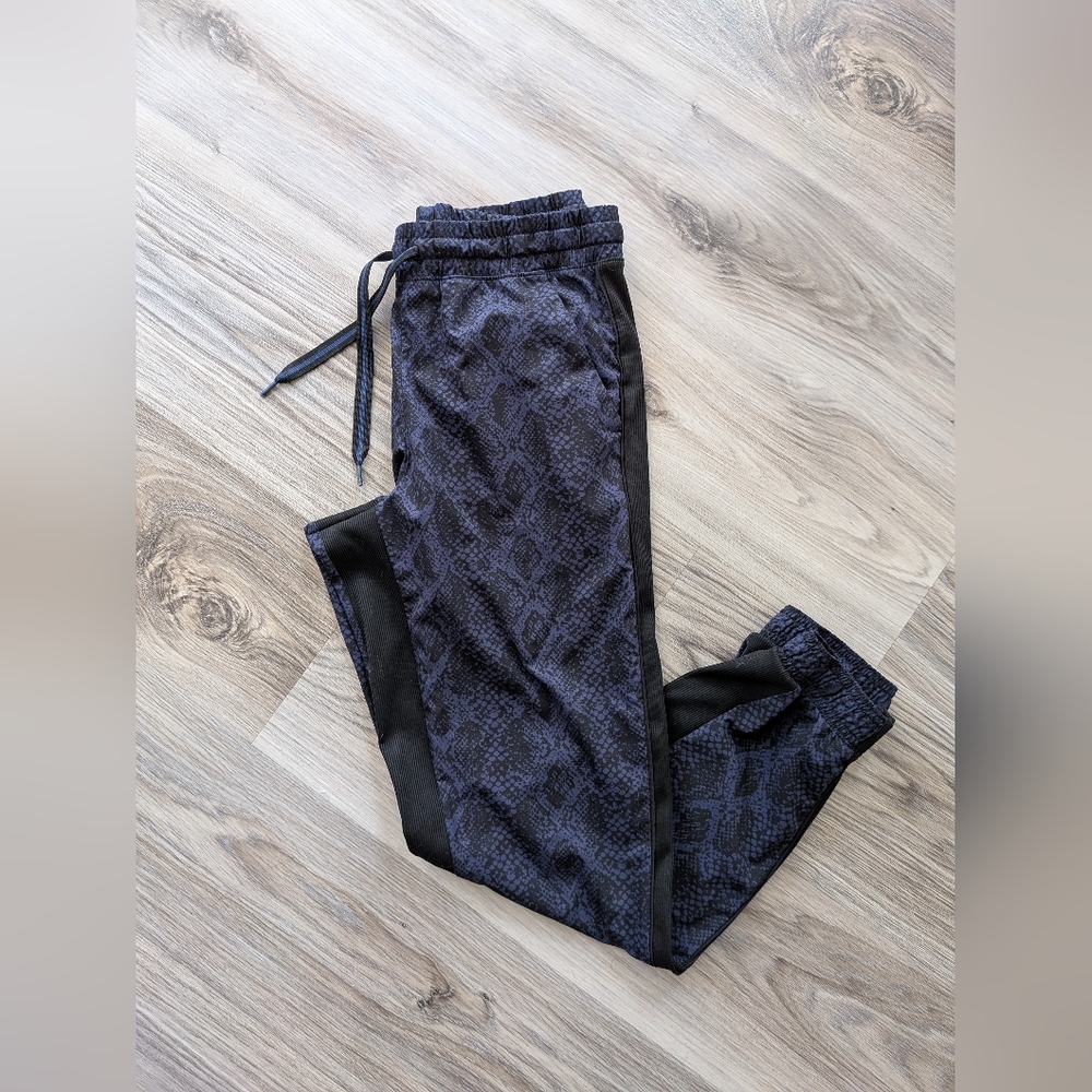 Women's Athleta Brooklyn Jogger‎ Size 4 Snake Print Navy Like New